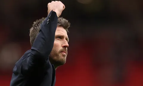 Carrick sửa sai cho Amorim ở MU