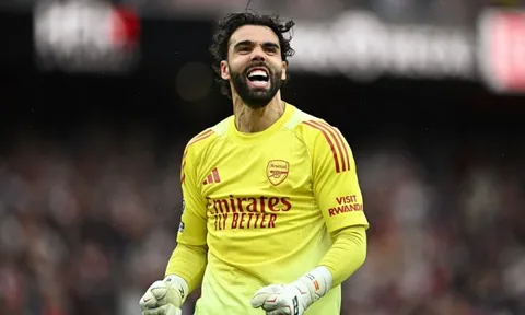 Nghịch lý của thủ môn hay nhất Premier League