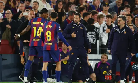 Hành động đẹp của Rashford và Ferran Torres