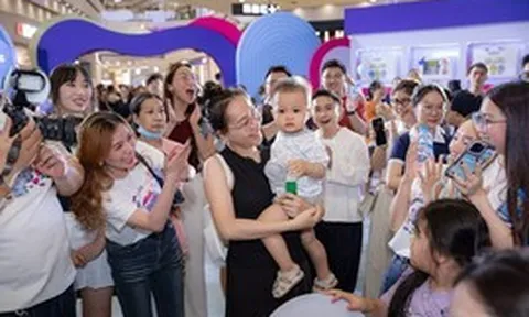 'Ngày hội thôi nôi' quy tụ hàng trăm gia đình, xác lập kỷ lục Việt Nam