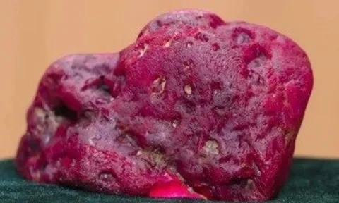 Myanmar: Tìm thấy viên ruby chất lượng cao, nặng 2,2kg
