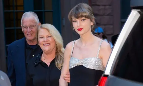 Taylor Swift xuất hiện đầy sang trọng trong tiệc tối cùng gia đình
