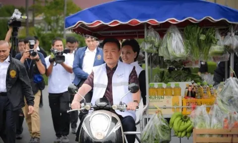 Thủ tướng Anutin 'cầm lái' trong lễ ra mắt chiến dịch Người Thái giúp đỡ người Thái