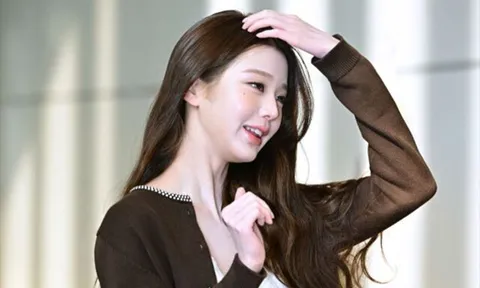 Ảnh sân bay 'gây sốt' của Jang Won Young (IVE)