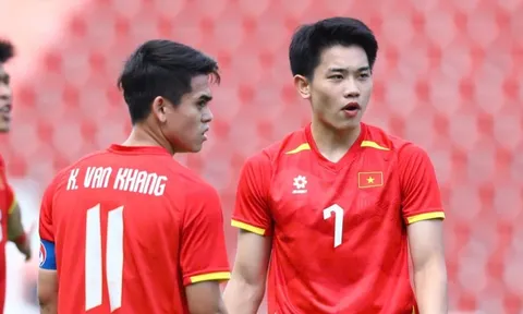 Bóng đá trẻ Việt Nam gây sửng sốt