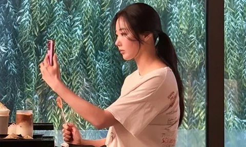 Nữ diễn viên Kim Sa Rang gây ấn tượng với vẻ đẹp trẻ trung ở tuổi U50