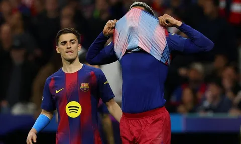 UEFA phạt Barcelona