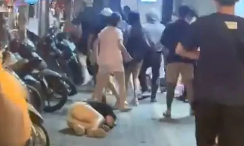 Công an Hà Nội xác minh hai nhóm thanh niên hỗn chiến trên phố Huế