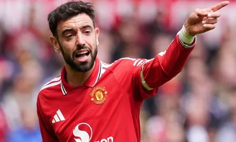 Bruno Fernandes đi vào lịch sử trong trận cầu cảm xúc