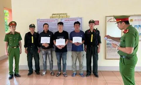 Phá đường dây làm giả giấy tờ quy mô lớn