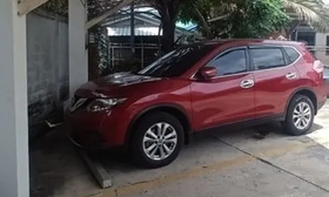 Phát hiện người phụ nữ 37 tuổi tử vong trong xe ô tô màu đỏ