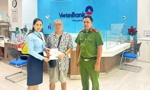 Công an phối hợp VietinBank kiểm tra giao dịch chuyển khoản của một khách hàng lớn tuổi