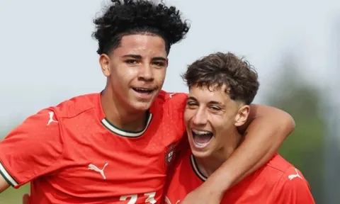 Con trai Ronaldo lập cú đúp