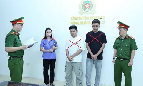 Khởi tố 2 chủ hộ kinh doanh buôn bán hàng nghìn đôi giày, dép giả mạo nhãn hiệu nổi tiếng