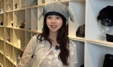 Nữ diễn viên Ahn So Hee khoe vẻ đẹp trẻ trung khi dạo phố