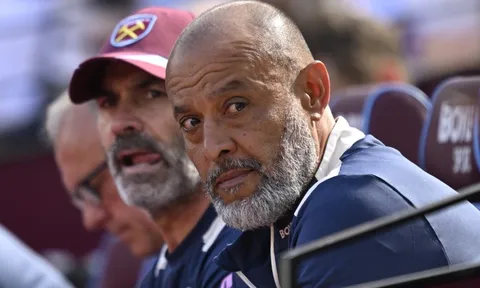 Cầu thủ West Ham nổi loạn