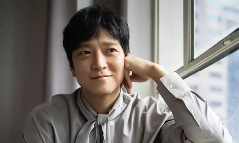 Kang Dong Won gây sốt với tóc dài, hé lộ siết cân vì phim mới