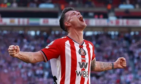 Đằng sau cuộc ngược dòng điên rồ nhất mùa giải của Sunderland
