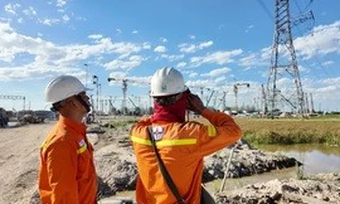 Căng mình giữa nắng nóng, bảo đảm an toàn cho hệ thống truyền tải điện miền Bắc