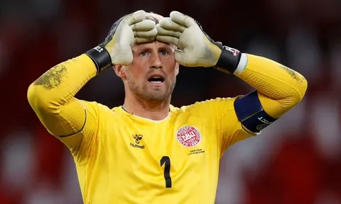Schmeichel khép lại sự nghiệp trong nước mắt
