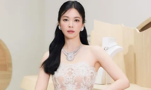 'Chị đẹp' Song Hye Kyo hiếm hoi diện váy xuyên thấu hở bạo