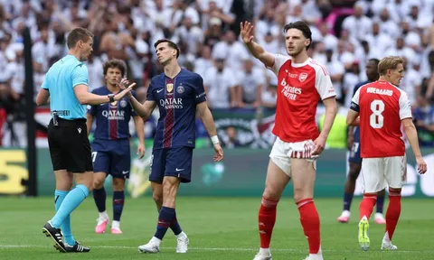 Arsenal gây bất ngờ với pha giao bóng lạ ở chung kết Champions League