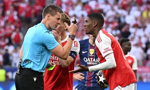 Lý do Arsenal mất quả phạt góc cuối hiệp 1 chung kết Champions League