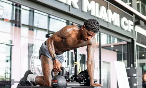 Cơ bắp của Rashford trong phòng tập Inter Miami