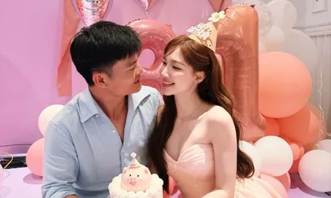 Hòa Minzy tình tứ khóa môi chồng sắp cưới nhân dịp sinh nhật