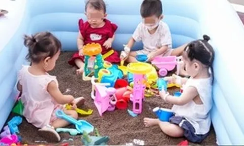 Mái tóc lơ thơ sau hóa trị và nụ cười rạng rỡ ngày 1/6 của cậu bé ung thư máu