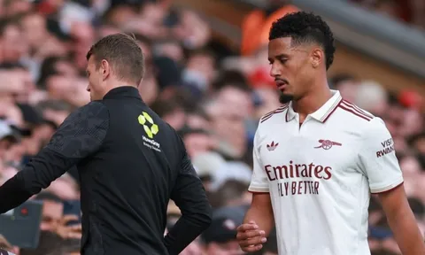Arsenal 'đứng ngồi không yên' với Saliba