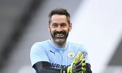 Sự nghiệp khó tin của thủ môn chỉ đá 108 phút cho Man City