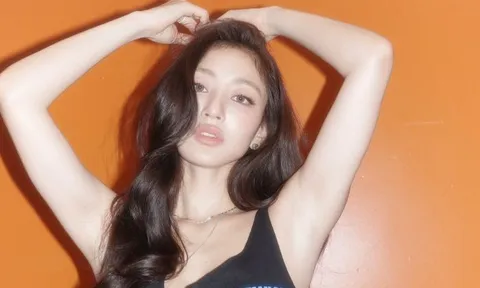 Jihyo (TWICE) gây sốt với vóc dáng săn chắc để lộ phần cơ bụng rõ nét