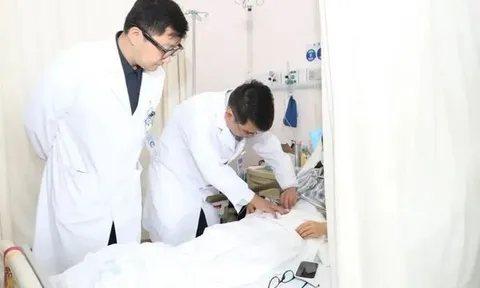 Người phụ nữ 27 tuổi phải cắt bỏ đại tràng vì làm "điều dại dột" suốt 4 năm