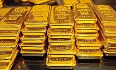 Vỡ mộng "vàng chỉ có tăng", giá vàng hôm nay tiếp tục giảm
