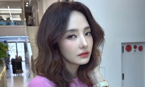 Han Chae Young đăng ảnh kỷ niệm 19 năm ngày cưới, ngầm xóa tan tin đồn về sức khỏe