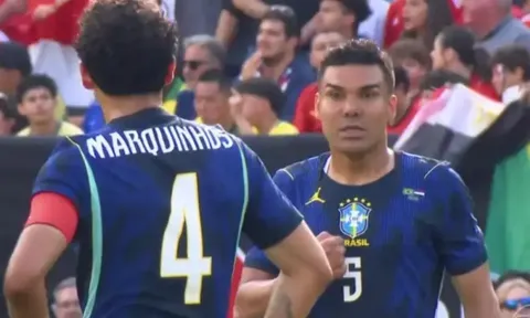 Casemiro nói gì với Marquinhos sau sai lầm chí mạng?