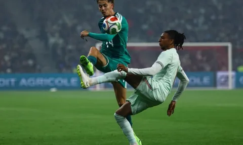 FIFA áp dụng luật mới, Olise lập tức bị ảnh hưởng