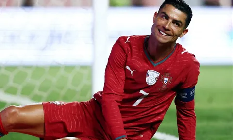 Pha bỏ lỡ khó tin của Ronaldo