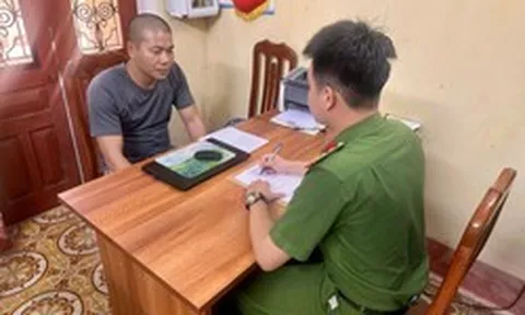 Công an kiểm tra các giao dịch nạp tiền vào tài khoản từ 50.000 đồng: Một người đàn ông phải lên làm việc