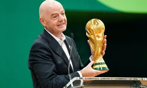 Chủ tịch FIFA thổi bùng tranh cãi về tuyển Italy