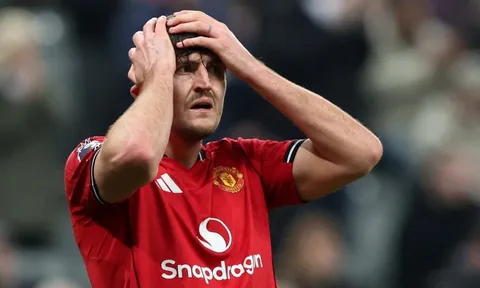 Manchester United tiếp tục nợ đầm đìa