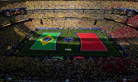 Bức ảnh ở trận Brazil - Morocco giúp FIFA tránh khỏi cảnh 'muối mặt'