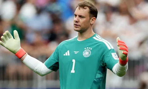 Neuer xô đổ loạt kỷ lục
