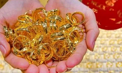 Đảo chiều, giá vàng tiếp tục đi lên: Nhiều người lãi đậm trong cảm giác ngỡ ngàng