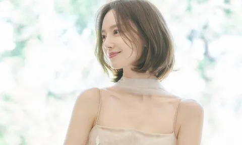 Điều thu hút sự chú ý trong bộ ảnh cưới của Moon Chae Won