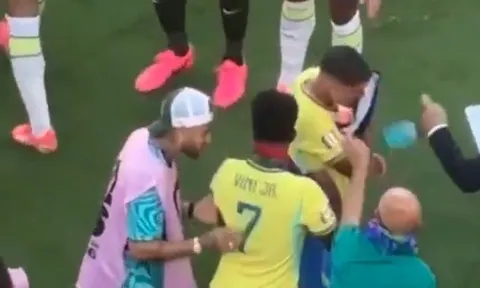 Cầu thủ Brazil phớt lờ Neymar?