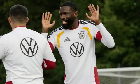 Real Madrid giữ chân Rudiger đến năm 2027