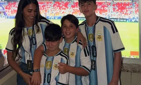 Cảm xúc của vợ con Messi sau trận đấu