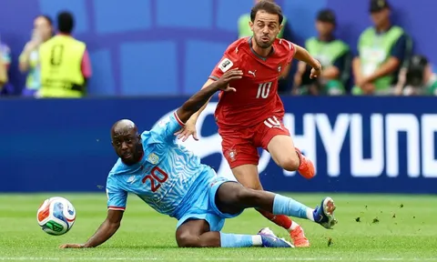 Tân binh Real Madrid bị thay ra sau 45 phút
